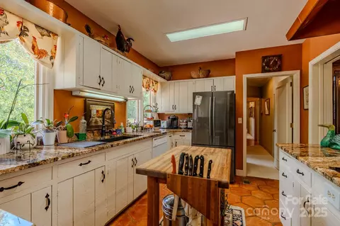 Kitchen - 144 Silver Fox Ln, Tryon, NC 28782 photo 4 of 4