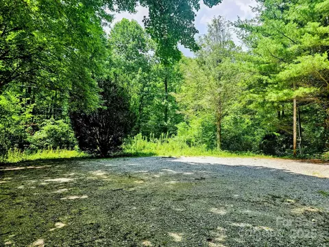 1450 White Oak Creek Rd, Burnsville, NC 28714