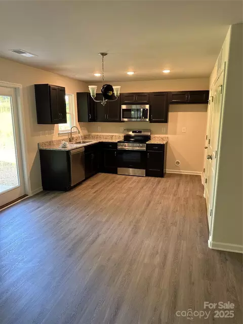 504 Miller St, Lancaster, SC 29720 photo 2
