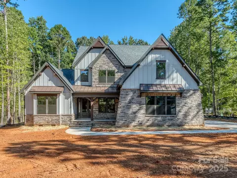2410 Cherrywood Ln, Matthews, NC 28104