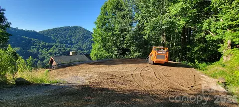 31 Destination Dr, Waynesville, NC 28786