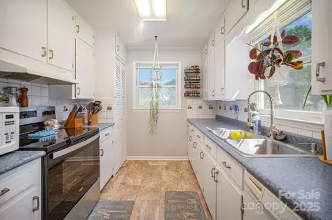 Kitchen - 5345 Dentons Chapel Rd, Morganton, NC 28655 photo 2 of 3