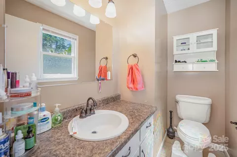 Bath - 5345 Dentons Chapel Rd, Morganton, NC 28655 photo 2 of 2