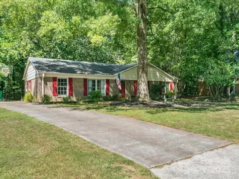 8128 Blairtree Ct, Charlotte, NC 28227