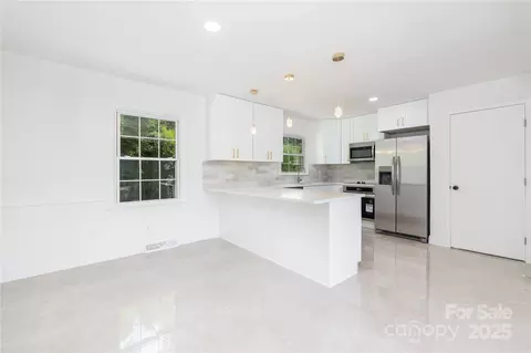 6443 Eaglecrest Rd, Charlotte, NC 28212