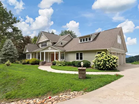 811 Hickory Dr, Waynesville, NC 28786