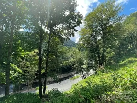 2457 N Us 19e Hwy, Newland, NC 28657