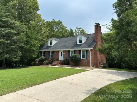 444 Lakeview Dr, Harrisburg, NC 28075