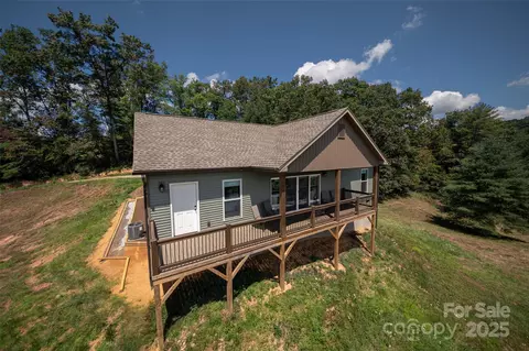 71 Banks Creek Rd, Burnsville, NC 28714
