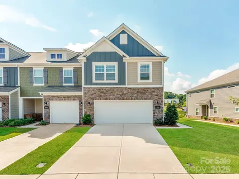 222 Harpers Run Ln, Matthews, NC 28104