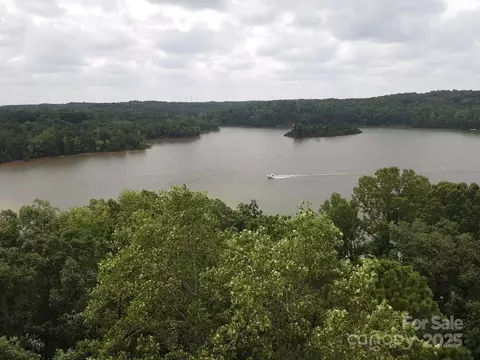 3235 Lake Pointe Dr, Belmont, NC 28012