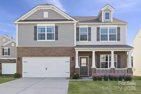 3019 Platinum Pointe Dr, Charlotte, NC 28227