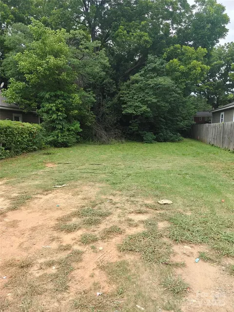 2412 Dundeen St, Charlotte, NC 28216