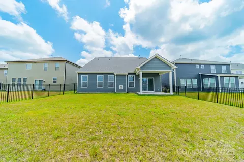 558 Red Wolf Ln, Clover, SC 29710 photo 17