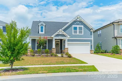 558 Red Wolf Ln, Clover, SC 29710