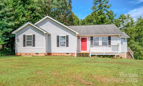 2606 Bear Creek Rd, Marshall, NC 28753