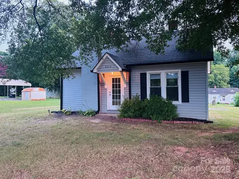 2212 16th Ne Ave NE, Hickory, NC 28601