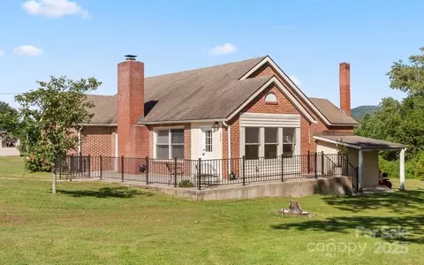 220 Laycock Rd, Hendersonville, NC 28792