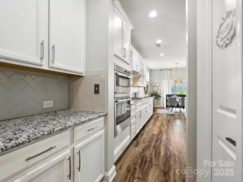 Entry Way - 2033 Folkstone Ln, Lancaster, SC 29720 photo 2 of 4