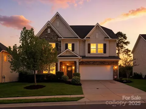 2033 Folkstone Ln, Lancaster, SC 29720