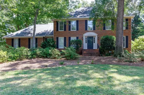 1121 Candlelight Dr, Rock Hill, SC 29732