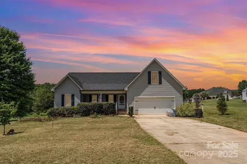 409 Delview Dr, Cherryville, NC 28021