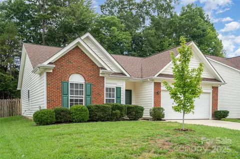 6812 Alydar Ct, Charlotte, NC 28216