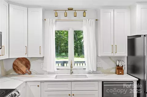 Kitchen - 190 Dogwood Forest Loop, Harmony, NC 28634 photo 3 of 7