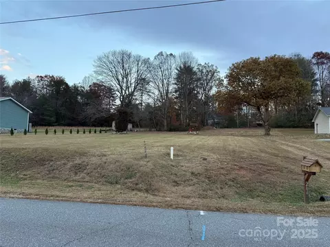 204 Vfw Rd, Morganton, NC 28655