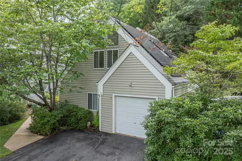 2 Stuart Cir, Asheville, NC 28804