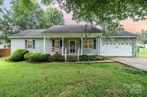 2076 Summerfield Cir, Conover, NC 28613