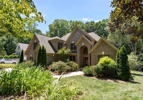 2317 Mt Isle Harbor Dr, Charlotte, NC 28214