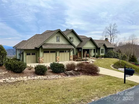 90 Sanctuary Trl, Hendersonville, NC 28739