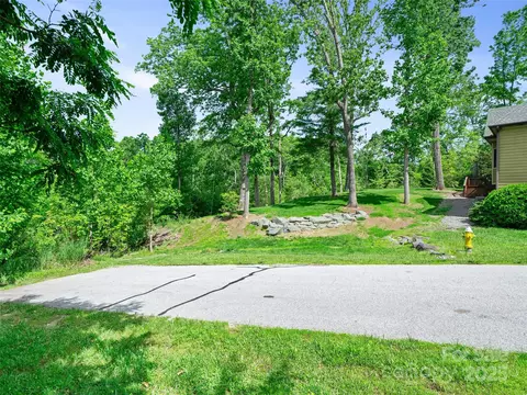 99999 Millbrae S Loop S, Hendersonville, NC 28791