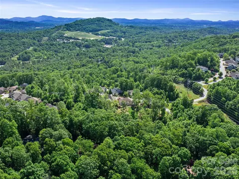 99999 Millbrae N Loop N, Hendersonville, NC 28791