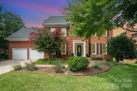 207 Walnut Point Dr, Matthews, NC 28105