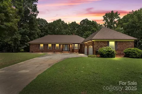 2502 Knights Ct, Monroe, NC 28110