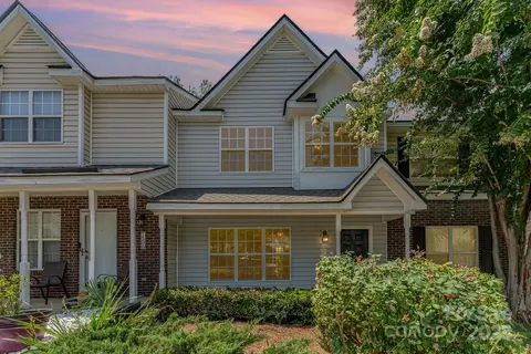 7504 Petrea Ln, Charlotte, NC 28227