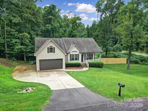 910 Pine Knoll Rd, Fort Mill, SC 29715