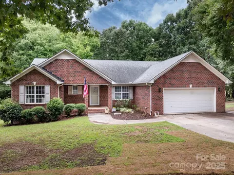 2212 Courtyard Ln, Monroe, NC 28112