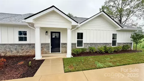 203 Beacon Ave, Morganton, NC 28655