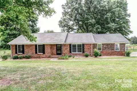 4716 Margaret Wallace Rd, Matthews, NC 28105