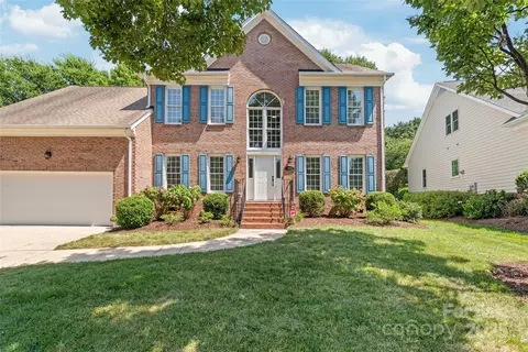 6533 Red Maple Dr, Charlotte, NC 28277