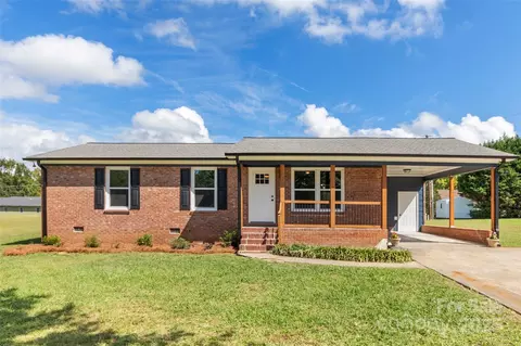 2525 Oxford Cir, Lancaster, SC 29720