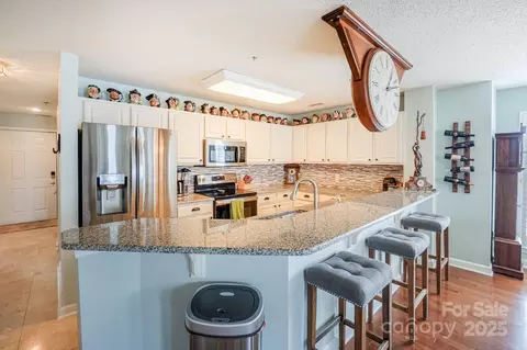 Kitchen - 1238 Torrence Cir, Davidson, NC 28036 photo 4 of 5