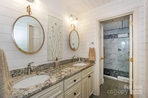 Bath - 1238 Torrence Cir, Davidson, NC 28036 photo 2 of 5