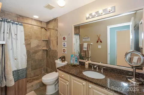 Bath - 1238 Torrence Cir, Davidson, NC 28036 photo 1 of 5