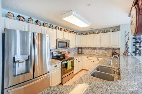 Kitchen - 1238 Torrence Cir, Davidson, NC 28036 photo 2 of 5