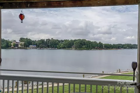 View/Area - 1238 Torrence Cir, Davidson, NC 28036 photo 2 of 4