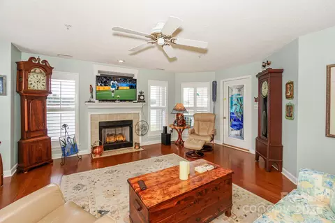 Living - 1238 Torrence Cir, Davidson, NC 28036 photo 2 of 4
